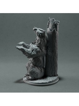 Oso Grizzly con árbol