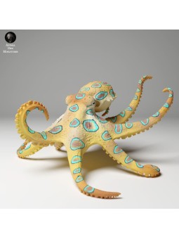 Blue ring octopus in motion