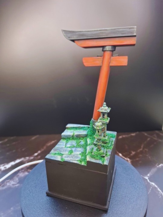 Base Escénica Puerta Torii En Resina 3D – Ideal Para Dioramas Y Figuras