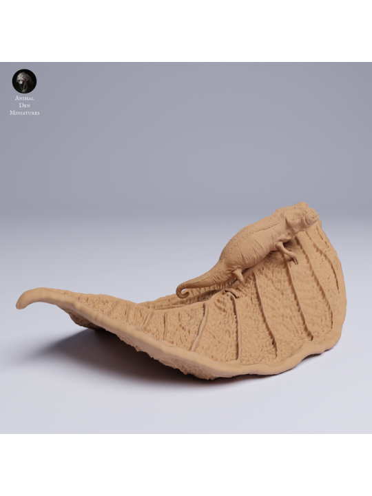 Chameleon on Leaf - Resin Miniature