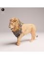 León Macho de Pie Enfadado – Miniatura de Fauna Africana en Resina 3D